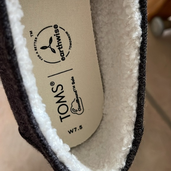 Toms - Picture 5 of 8